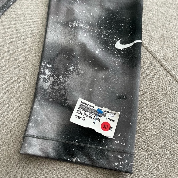 Nike Pro Capri Leggings, size XS, elastic waist - Picture 4 of 6
